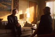 Seine erste Therapiestunde mit Linda Martin (Rachael Harris, r.) verläuft für Lucifer (Tom Ellis, l.) anders, als gedacht ... Seine erste Therapiestunde mit Linda Martin (Rachael Harris, r.) verläuft für Lucifer (Tom Ellis, l.) anders, als gedacht ...