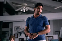 Chris Harrison (Dean Cain)