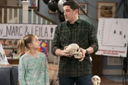 Leila (Oakley Bull, l.); Mike (Jason Biggs, r.)