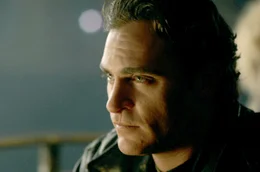 Nachtclubchef Bobby Green (Joaquin Phoenix) hat vollst&auml;ndig mit seiner gesetzestreuen Familie gebrochen - und sogar seinen Namen ge&auml;ndert. Zu sp&auml;t erkennt er, dass seine Familie alles ist, auf das er z&auml;hlen kann ...