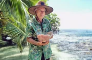 Marc w&auml;scht Fisch im Meer.