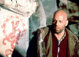 Im Jahr 2035 wird der Schwerverbrecher James Cole (Bruce Willis), einer der wenigen &Uuml;berlebenden einer 39 Jahre zur&uuml;ckliegenden weltweiten Virus-Epidemie, in die Vergangenheit geschickt, um die Ursache dieser Katastrophe zu ergr&uuml;nden...