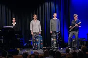 Schauspielerische Wucht in Kombination mit fulminanter Musikalit&auml;t und ungebremster Lust am Skurrilen, das sind die Komponenten, aus denen das neue Ensemble der Lach- und Schie&szlig;gesellschaft gestrickt ist.