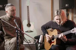 Taras Topolia, S&auml;nger der Band Antytila, in einem Musikstudio in Kiew: Noch nie waren ukrainische Kunst und Kultur so vital, so aktuell, aber auch so national wie seit dem Beginn des russischen Angriffskriegs gegen die Ukraine.