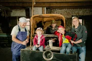 Christian und Stefanie Mie&szlig;linger bewirtschaften in der N&auml;he von Landshut einen Milchvieh- und Schweinezuchtbetrieb. Christians Vater Jakob hilft noch tatkr&auml;ftig mit und auch die Kinder Simon und Veronika sind immer dabei.