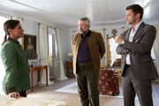 Die Kommissare Stadler (Dieter Fischer, M.) und Hansen (Igor Jeftic, r.) befragen Regina von Wollstett (Julia Urban, l.) im Zusammenhang mit dem Mord an Niklas Färber. Die Kommissare Stadler (Dieter Fischer, M.) und Hansen (Igor Jeftic, r.) befragen Regina von Wollstett (Julia Urban, l.) im Zusammenhang mit dem Mord an Niklas Färber.