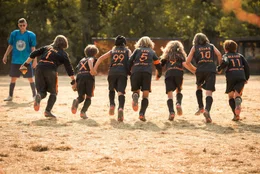v.l.n.r.: Finn (Bennet Meyer), Joshua (Vico M&uuml;cke), Oskar (Ron Antony Renzenbrink), Leo (Michael Sommerer), M&uuml;ller (Stella Pepper), Elias (Aaron Kissiov), Matze (Mikke Emil Rasch).