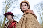 Henry VIII. (Ruairi O'Connor, l.); Katharina von Aragon (Charlotte Hope, r.) Henry VIII. (Ruairi O'Connor, l.); Katharina von Aragon (Charlotte Hope, r.)