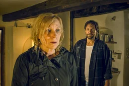 Schorsch (Winfried Frey) ist die letzte Zufluchtsm&ouml;glichkeit f&uuml;r Jella (Maren Kroymann).