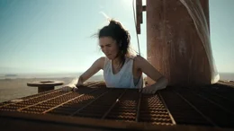 Becky (Grace Caroline Currey) muss in luftigen H&ouml;hen ums &Uuml;berleben k&auml;mpfen.