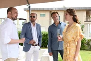 Lukas (Hannes Jaenicke) lebt sich unter den F&uuml;hrungskr&auml;ften (Sasha Petronijevic, Laurent Bataut, Agathe De la Boulaye) ein.