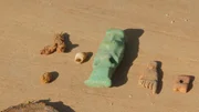 Grabbeigaben aus einem Kindersarg der späten Ptolemäerzeit in Philadelphia, Ägypten. Grabbeigaben aus einem Kindersarg der späten Ptolemäerzeit in Philadelphia, Ägypten.