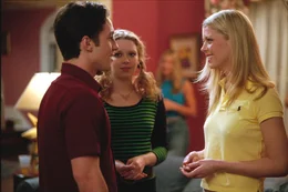 Kevin (Thomas Ian Nicholas, l.) trauert seiner Ex-Freundin Vicky (Tara Reid, r.) nach, die ihn letzten Sommer verlassen hat.