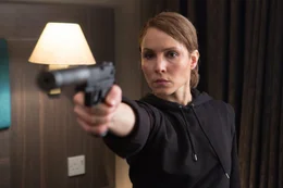 Nach einem traumatischen Erlebnis wird die CIA-Verh&ouml;rbeamtin Alice Racine (Noomi Rapace) auf einen Londoner Au&szlig;enposten versetzt.