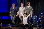 Schauspielerische Wucht in Kombination mit fulminanter Musikalit&auml;t und ungebremster Lust am Skurrilen, das sind die Komponenten, aus denen das neue Ensemble der Lach- und Schie&szlig;gesellschaft gestrickt ist.