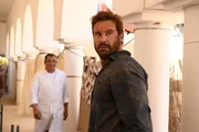 Gabriel (Clive Standen, r.) wird gejagt.