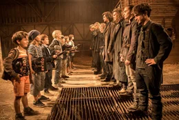 linke Reihe v.v.n.h: Vico M&uuml;cke (Joshua), Ron Antony Renzenbrink (Oskar), Mikke Rasch (Matze), Michael Sommerer (Leo), Stella Pepper (M&uuml;ller), Aaron Kissiov (Elias), Bennet Meyer (Finn), rechte Reihe (Erwachsene) v.v.n.h.: Kevin Iannotta (Joschka), Raban Bieling (Raban), Marlon Wessel (Maxi), Jimi Blue Ochsenknecht (Leon), Sarah Kim Gries (Vanessa), Wilson Gonzalez Ochsenknecht (Marlon), Leon Wessel-Masannek (Markus).