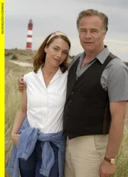 Johanna (Aglaia Szyszkowitz) verliebt sich in den Wasserbauingenieur Anton Brunner (Klaus J. Behrendt).