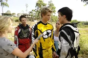 Es gibt Ärger - Will (Luke Mitchell, Mitte vorne) und Zane (Burgess Abernethy, re. vorne) geraten aneinander. Es gibt Ärger - Will (Luke Mitchell, Mitte vorne) und Zane (Burgess Abernethy, re. vorne) geraten aneinander.