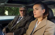 W&auml;hrend das Team eine Verbindung zwischen einem toten Journalisten und einem Marineoffizier untersucht, wird Ziva (Cote de Pablo, r.) vom Besuch ihres Vaters, Mossad Director Eli David (Michael Nouri, l.), aus der Bahn geworfen ...