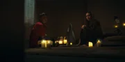 Rocco (Hoang Minh Ha, l.) und Zoe (Helena Yousefi, r.) finden mit dem Ouija-Board Schlimmes heraus. Rocco (Hoang Minh Ha, l.) und Zoe (Helena Yousefi, r.) finden mit dem Ouija-Board Schlimmes heraus.