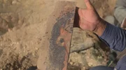 Die alten Ägypter malen das Gesicht des Verstorbenen auf den Sargdeckel, damit seine Seele ihn wiederfindet. Die alten Ägypter malen das Gesicht des Verstorbenen auf den Sargdeckel, damit seine Seele ihn wiederfindet.