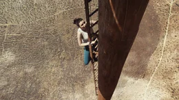 Becky (Grace Caroline Currey) klettert auf den B67-Tower, der einer Nadel in der W&uuml;ste gleicht.