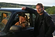 Kommissar Winkler (Kai Scheve, r.) befragt Georg Bergelt (Andreas Schmidt-Schaller, l.) was er über das Opfer Matthias Langer weiß. Kommissar Winkler (Kai Scheve, r.) befragt Georg Bergelt (Andreas Schmidt-Schaller, l.) was er über das Opfer Matthias Langer weiß.