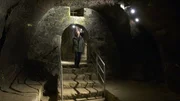 Hans-Werner Robolt, Touristenführer im größten Felsenkeller Bayerns. Hans-Werner Robolt, Touristenführer im größten Felsenkeller Bayerns.