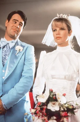 Steve (Dan Aykroyd) heiratet eine Au&szlig;erirdische (Kim Basinger).