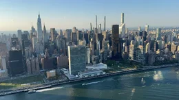 Blick vom East-River auf das UNO-Geb&auml;ude.