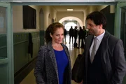 Selma Kirsch (Yve Burbach) trifft am Tatort auf ihren ehemaligen Schulkameraden Simon Baum (Kai Schumann).