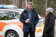 Der Tod eines Obdachlosen nimmt die Kommissare Caspar Bergmann (Thomas Heinze) und Annabell Lorenz (Stephanie Stumph) sehr mit.