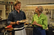 Gregor ist &uuml;berzeugt, dass Fanny Emma zu sehr verw&ouml;hnt. Von links: Gregor Brunner (Holger M. Wilhelm) und Fanny Lechner (Katrin Lux).
