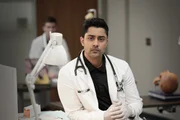 Dr. Devon Pravesh (Manish Dayal)