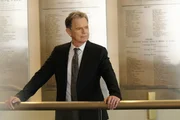 Dr. Randolph Bell (Bruce Greenwood)