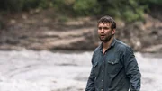 Kevin (Alex Russell) blickt seinem vom Fluss fortgerissenen Reisepartner nach.