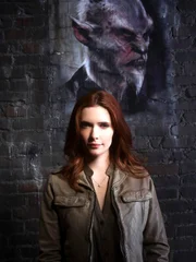 Juliette Silverton (Elizabeth Tulloch)