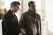 Eine Reihe von brutalen Verbrechen lockt Nick (David Giuntoli, l.) und Hank (Russell Hornsby, r.) in Portlands Kanalisation. Die Verantwortlichen daf&uuml;r spielen sogar mit dem Leben der Polizisten ...