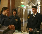 Emily Deschanel, Tamara Taylor, David Boreanaz; BONES - SAISON 7 CODE ASSASSIN.