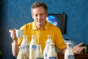 Pflanzendrinks sind im Trend und im Café bestellen viele inzwischen selbstverständlich Hafer-, Soja- oder Erbsenalternativen für ihren Kaffee. Das scheint auch gut fürs Klima zu sein: Doch es lohnt sich ein genauer Blick auf Wasser- und Flächenverbrauch, CO2-Fußabdruck und Transportwege. Welche Unterschiede sich bei genauer Betrachtung auftun, zeigt Eckart von Hirschhausen in „Wissen vor acht – Erde“. Pflanzendrinks sind im Trend und im Café bestellen viele inzwischen selbstverständlich Hafer-, Soja- oder Erbsenalternativen für ihren Kaffee. Das scheint auch gut fürs Klima zu sein: Doch es lohnt sich ein genauer Blick auf Wasser- und Flächenverbrauch, CO2-Fußabdruck und Transportwege. Welche Unterschiede sich bei genauer Betrachtung auftun, zeigt Eckart von Hirschhausen in „Wissen vor acht – Erde“.