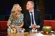 Barbara Schöneberger und Hubertus Meyer-Burckhardt sind die Gastgeber der NDR Talk Show. Barbara Schöneberger und Hubertus Meyer-Burckhardt sind die Gastgeber der NDR Talk Show.