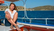 Moderatorin Andrea Grie&szlig;mann setzt zur Insel Spinalonga &uuml;ber.