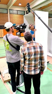 Aufbau eines Pax-Korpus in 20 Minuten ohne Werkzeug? Das soll m&ouml;glich sein, verspricht Ikea. Ob das stimmt, checkt Marktcheck zusammen mit Mitgliedern des Sportvereins Magstadt.