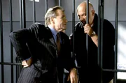 W&ouml;ller (Fritz Wepper, l.) besucht seinen Spezl Huber (Wolfgang M&uuml;ller, r.) im Gef&auml;ngnis.