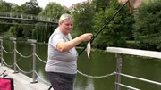Sandra und ihre Familie gehen derweil in Rathenow angeln - in der Hoffnung auf einen großen Fang. Sandra und ihre Familie gehen derweil in Rathenow angeln - in der Hoffnung auf einen großen Fang.