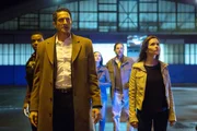 Bei ihrem verzweifelten Kampf gegen die Zombieapokalypse bekommen (v.r.) Juliette (Bitsie Tulloch), Monroe (Silas Weir Mitchell) und Rosalee (Bree Turner) Unterstützung von Captain Renard (Sasha Roiz) und Hank Griffin (Russell Hornsby). Bei ihrem verzweifelten Kampf gegen die Zombieapokalypse bekommen (v.r.) Juliette (Bitsie Tulloch), Monroe (Silas Weir Mitchell) und Rosalee (Bree Turner) Unterstützung von Captain Renard (Sasha Roiz) und Hank Griffin (Russell Hornsby).