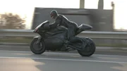 Halb Mensch und halb Roboter - der vom Gro&szlig;konzern OmniCorp erschaffene RoboCop (Joel Kinnaman) sorgt im Jahr 2028 f&uuml;r Recht und Ordnung auf den Stra&szlig;en von Detroit.