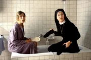 Nathalie Schott (Ingrid Knoop), Janina Hartwig (Hanna Jakobi).