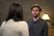 Dr. Levi Schmitt (Jake Borelli)